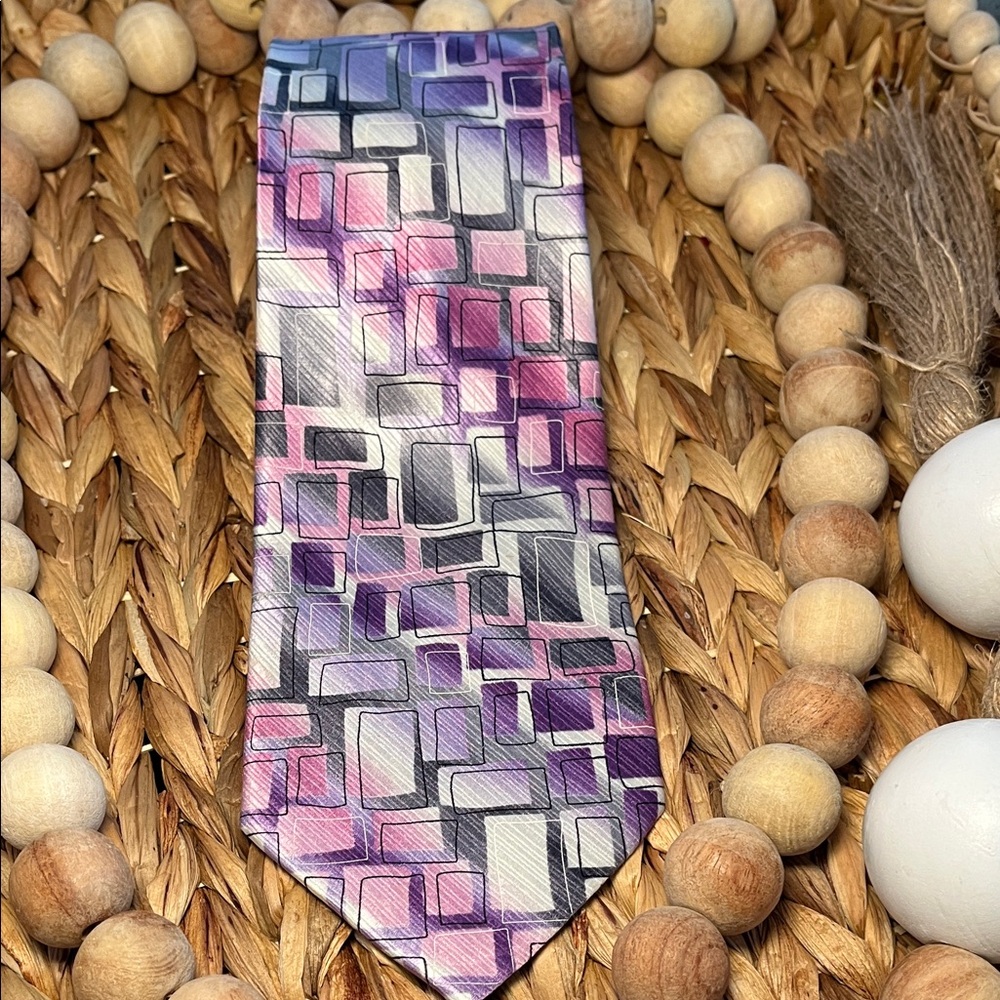 Geometric Pattern Silk Tie
